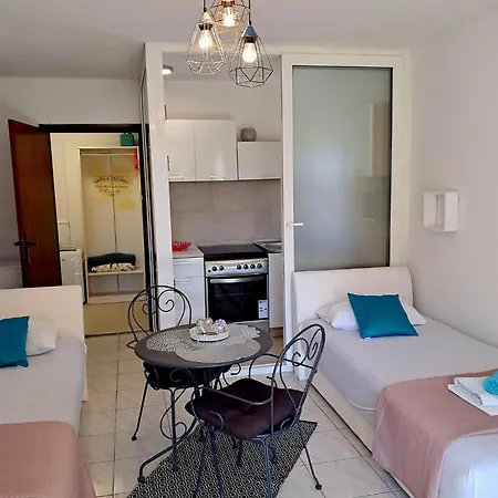 Apartmani Jessica Novalja Exterior photo