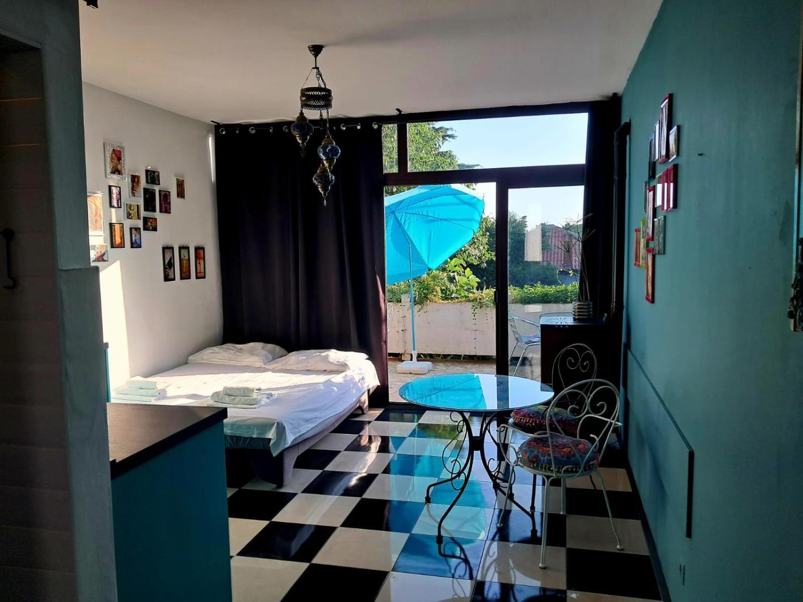 Jessica Apartment *